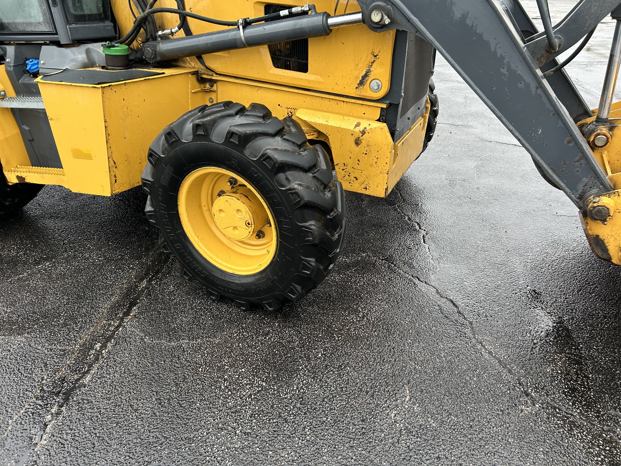 2020 John Deere 410L Image 7