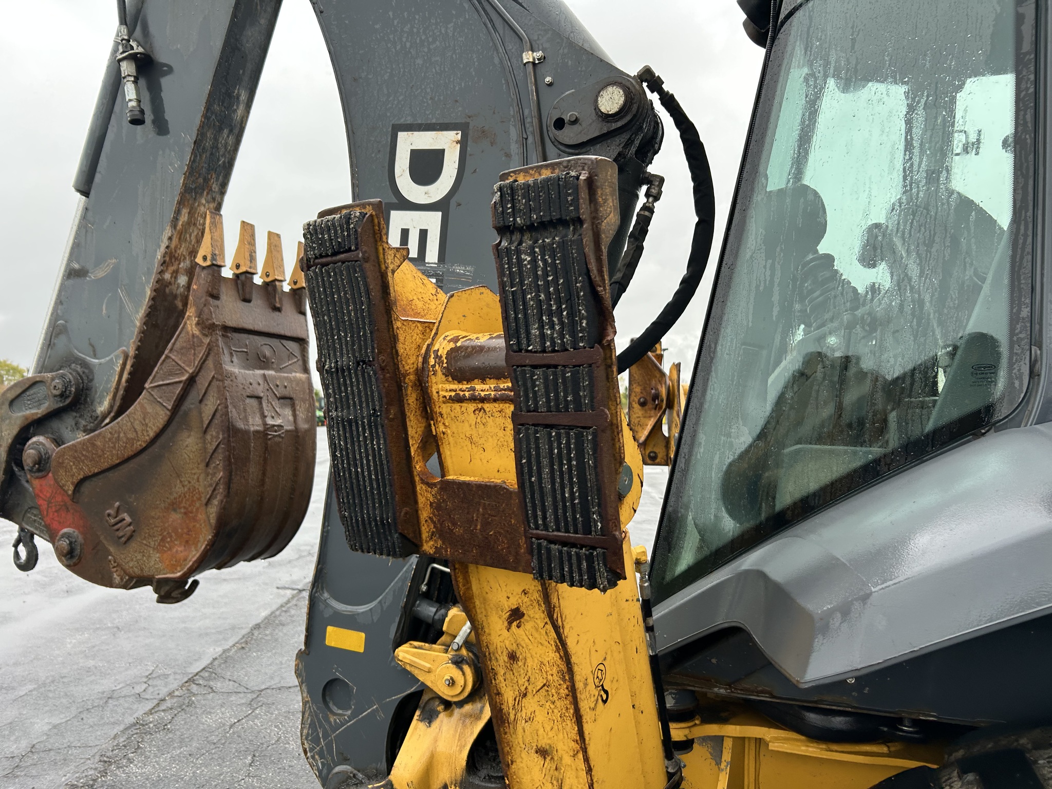 2020 John Deere 410L Image 9