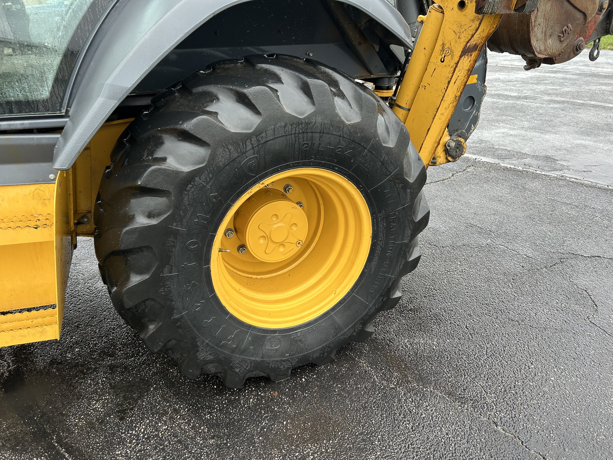 2020 John Deere 410L Image 15