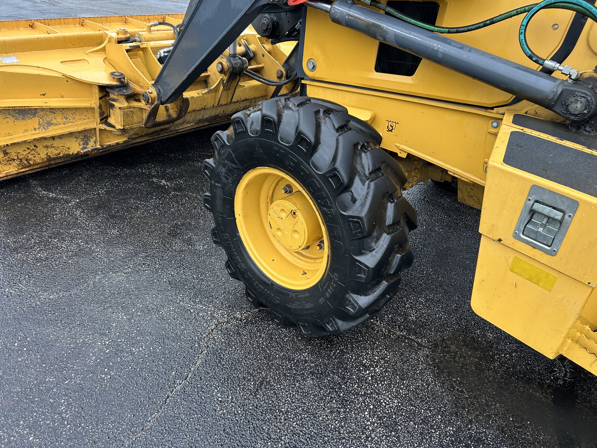 2020 John Deere 410L Image 16