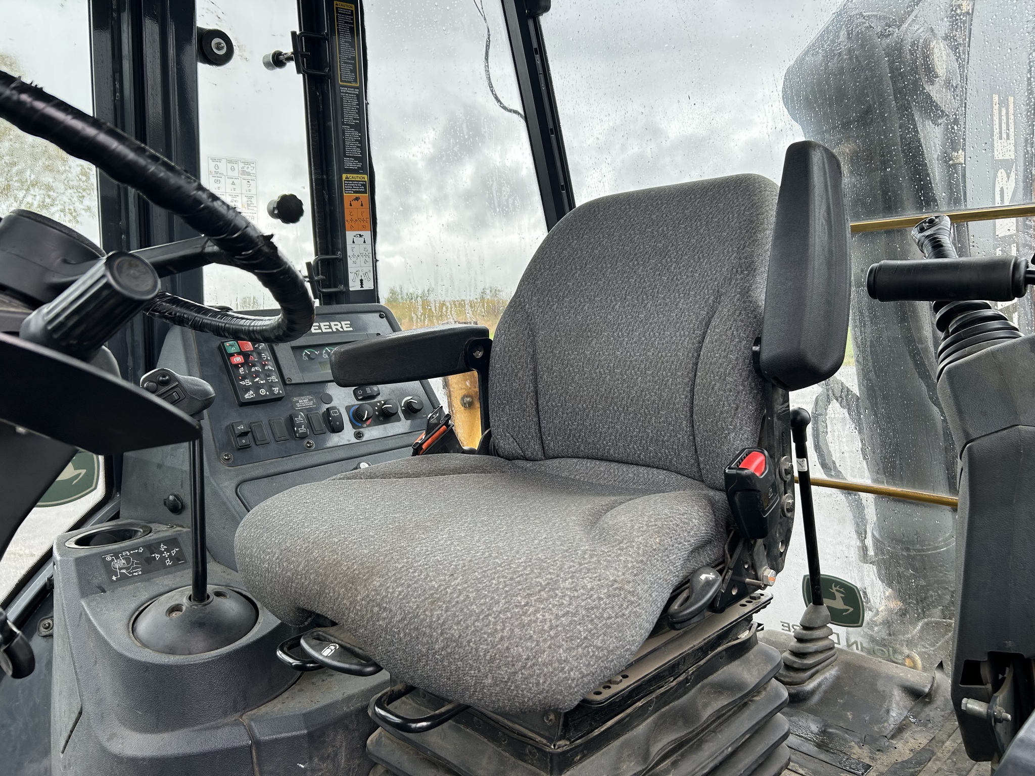 2020 John Deere 410L Image 17
