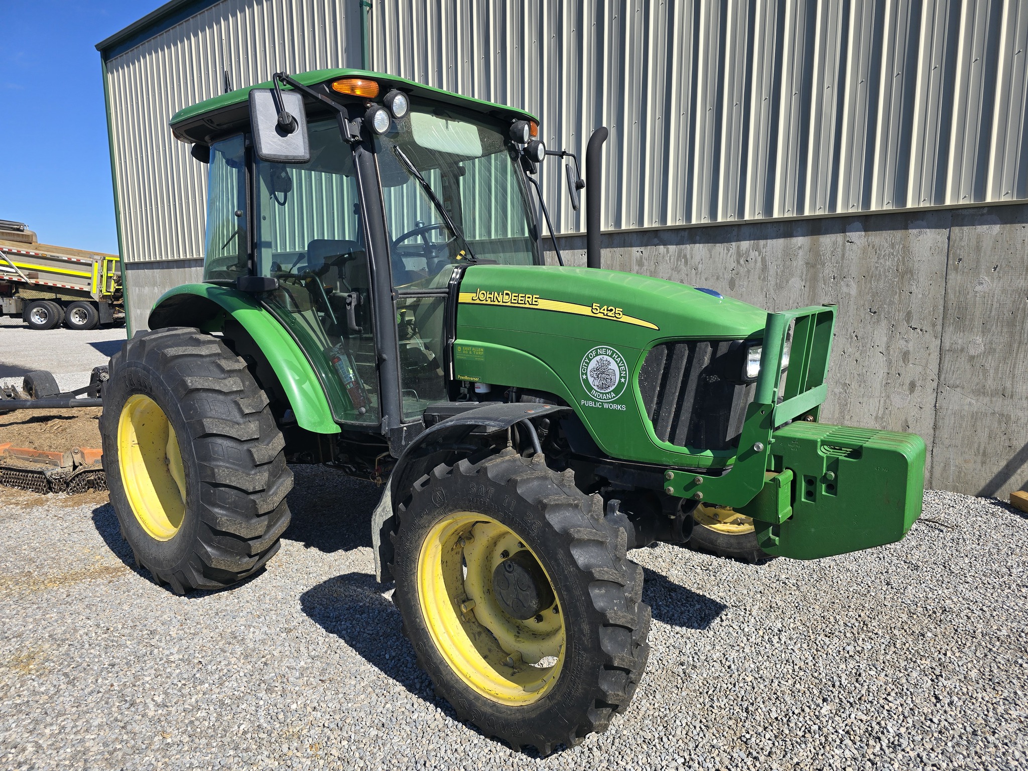 2006 John Deere 5425 Image 1