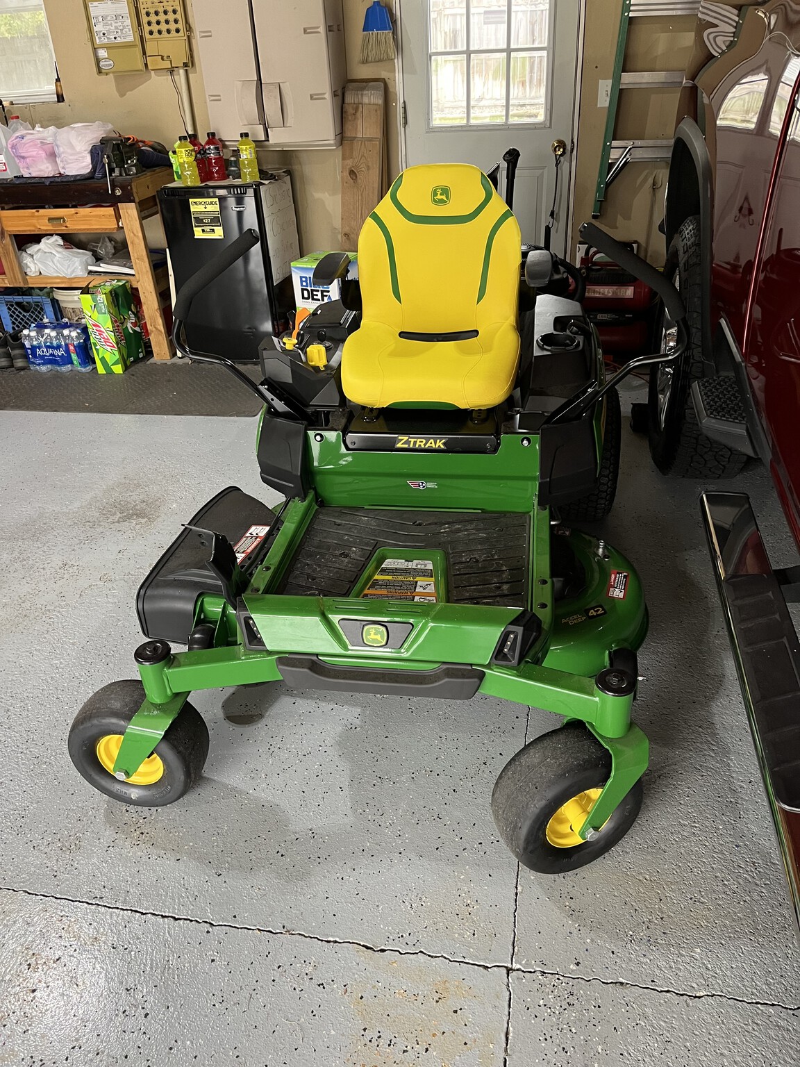 2023 John Deere Z320R Image 1