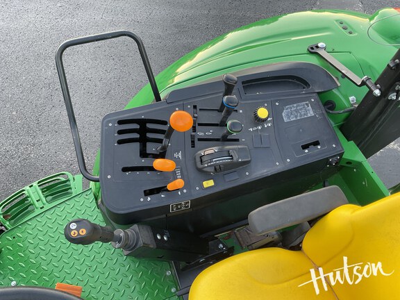 Photo of 2025 John Deere 6120M