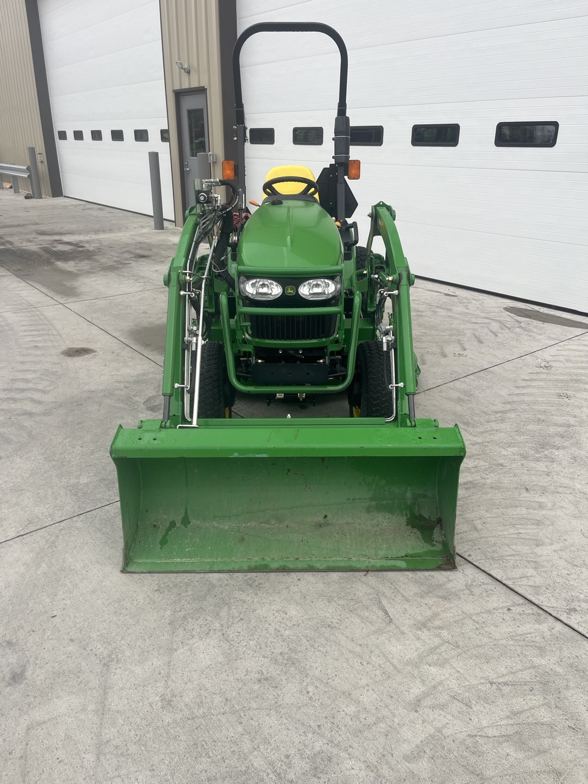 2008 John Deere 2320 Image 2