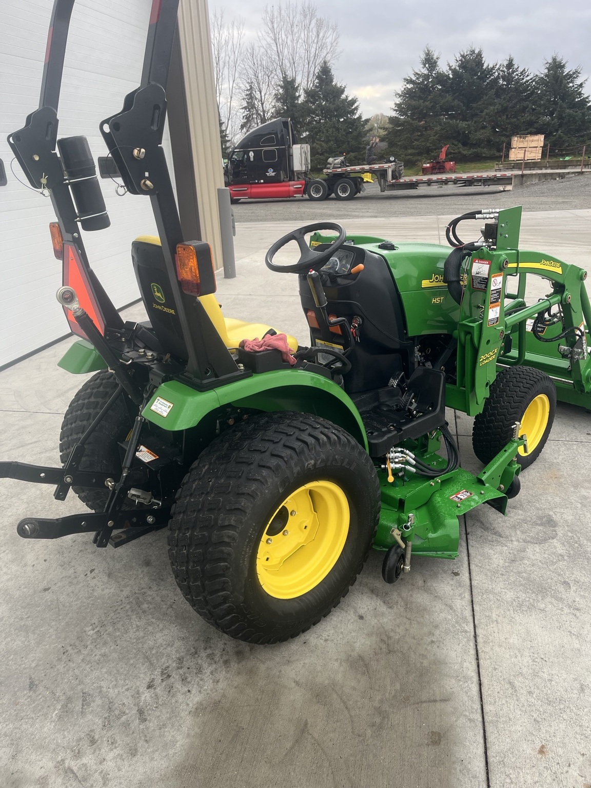 2008 John Deere 2320 Image 8