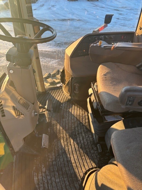 2000 John Deere 8410T Image 9