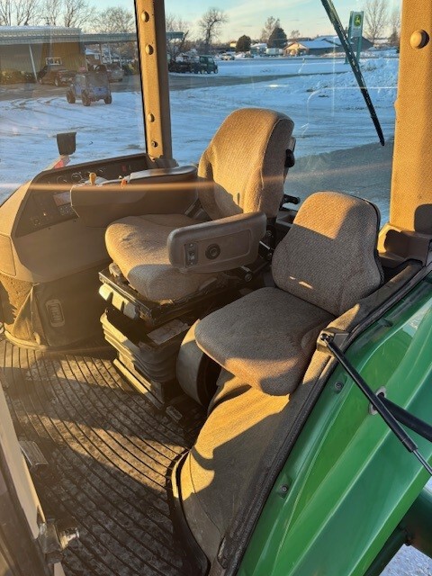 2000 John Deere 8410T Image 8
