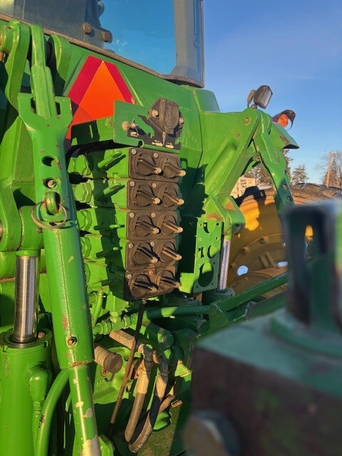 2000 John Deere 8410T Image 6