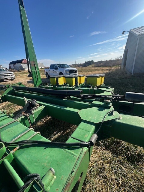  1994 John Deere 7200 at Heritage Tractor in Freeport, IL