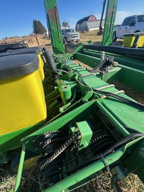  1994 John Deere 7200 at Heritage Tractor in Freeport, IL
