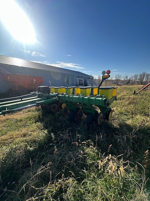  1994 John Deere 7200 at Heritage Tractor in Freeport, IL