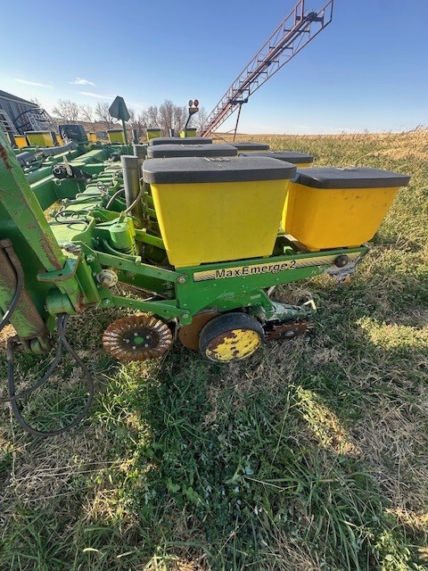  1994 John Deere 7200 at Heritage Tractor in Freeport, IL