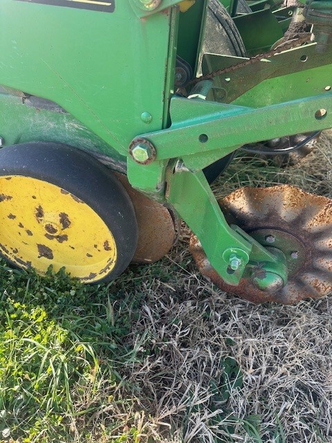  1994 John Deere 7200 at Heritage Tractor in Freeport, IL
