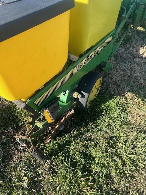  1994 John Deere 7200 at Heritage Tractor in Freeport, IL