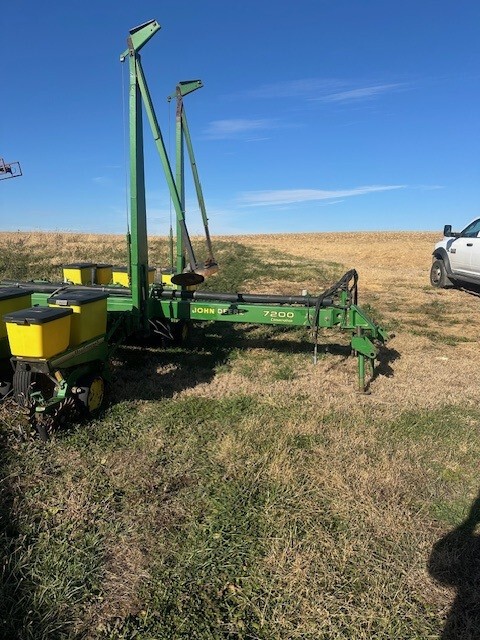  1994 John Deere 7200 at Heritage Tractor in Freeport, IL