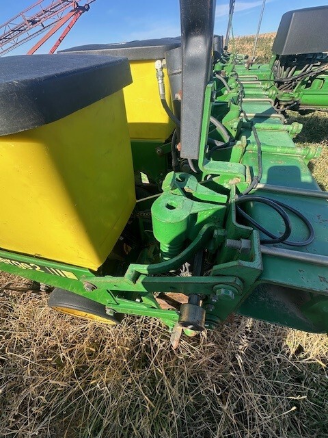  1994 John Deere 7200 at Heritage Tractor in Freeport, IL