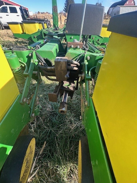  1994 John Deere 7200 at Heritage Tractor in Freeport, IL
