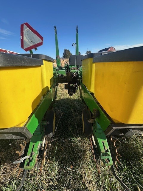  1994 John Deere 7200 at Heritage Tractor in Freeport, IL