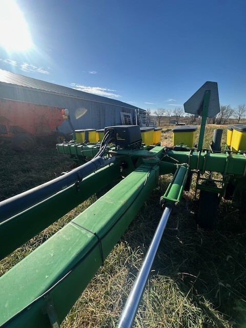  1994 John Deere 7200 at Heritage Tractor in Freeport, IL