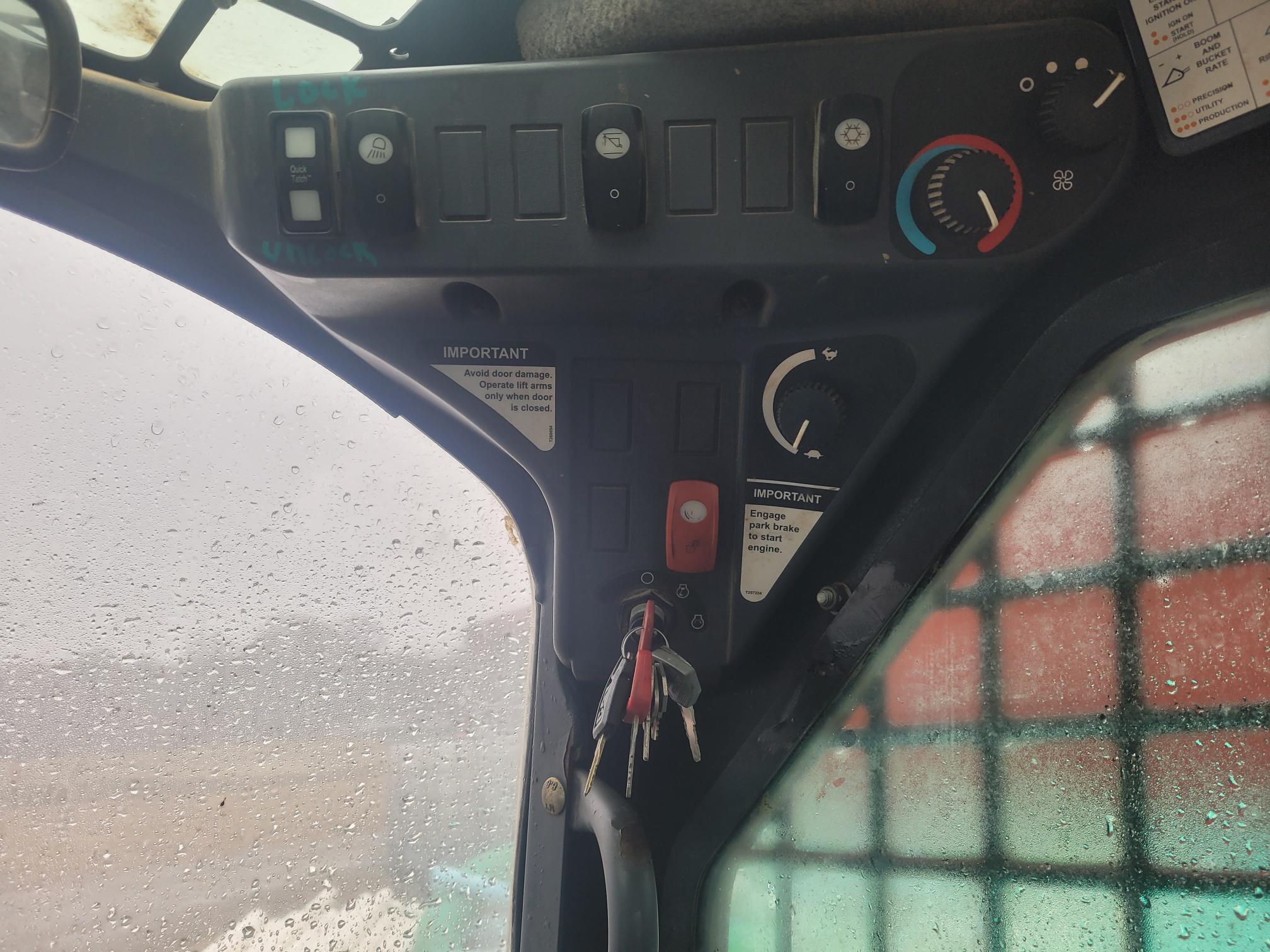 2021 John Deere 317G Image 8