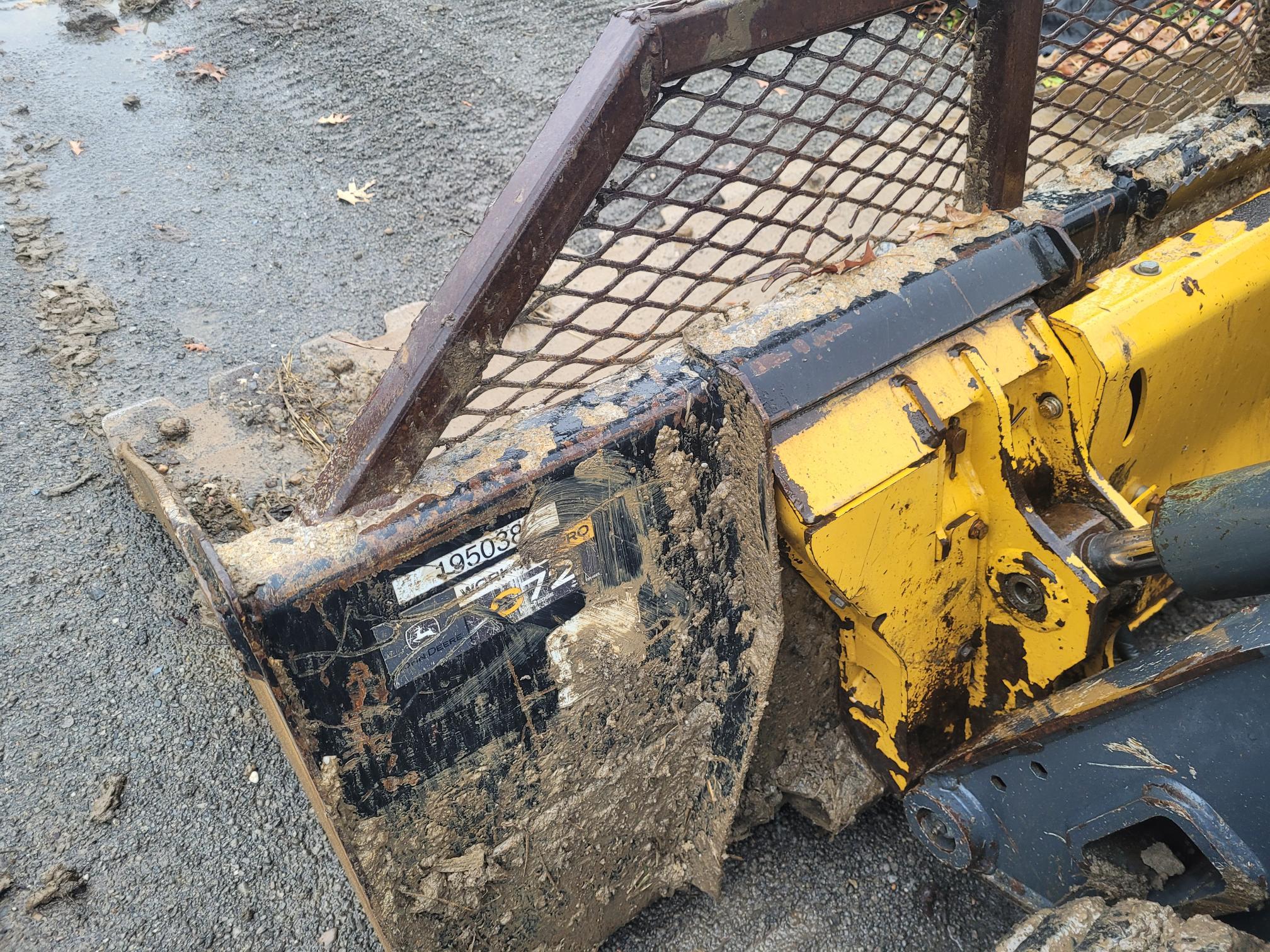 2021 John Deere 317G Image 6