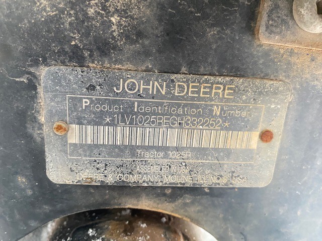 2016 John Deere 1025R Image 3