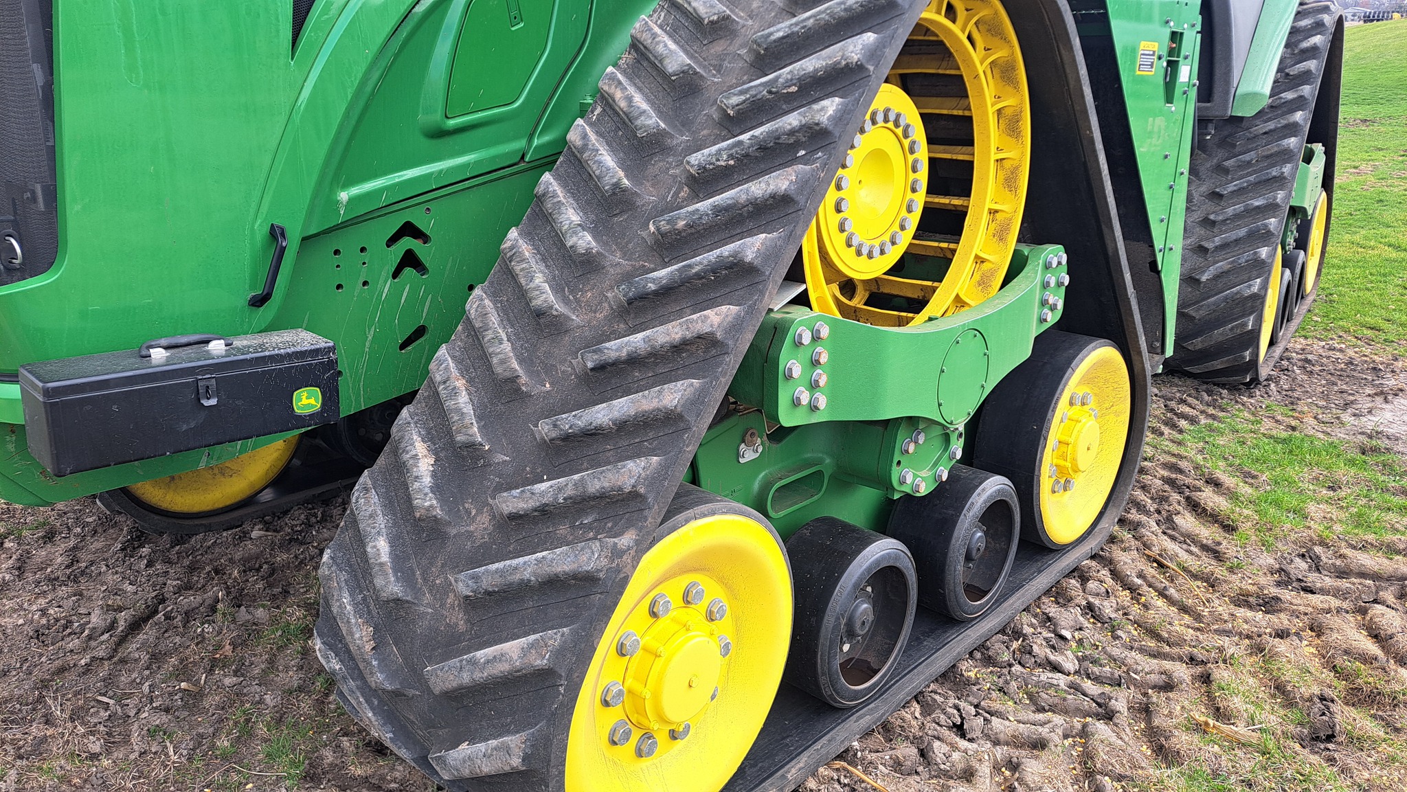  2022 John Deere 9RX 540 at Heritage Tractor in Monmouth, IL