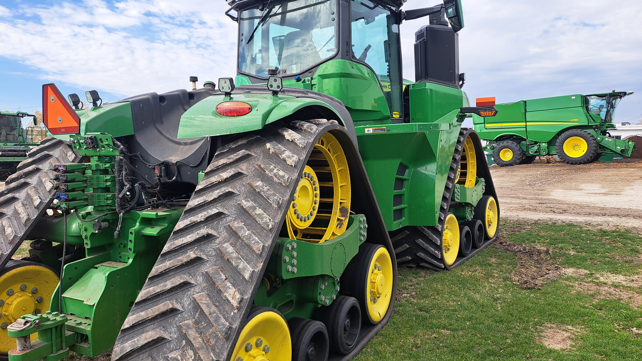  2022 John Deere 9RX 540 at Heritage Tractor in Monmouth, IL