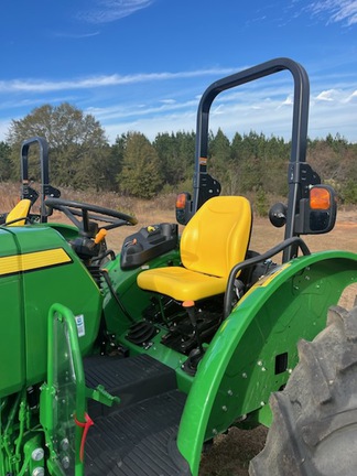 2025 John Deere 5075E Photo 3