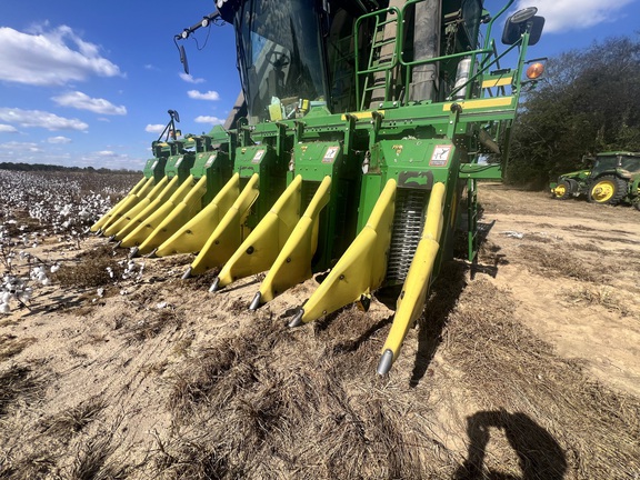 2017 John Deere CP690 Photo 4