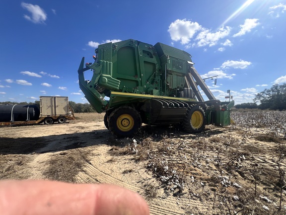 2017 John Deere CP690 Photo 3