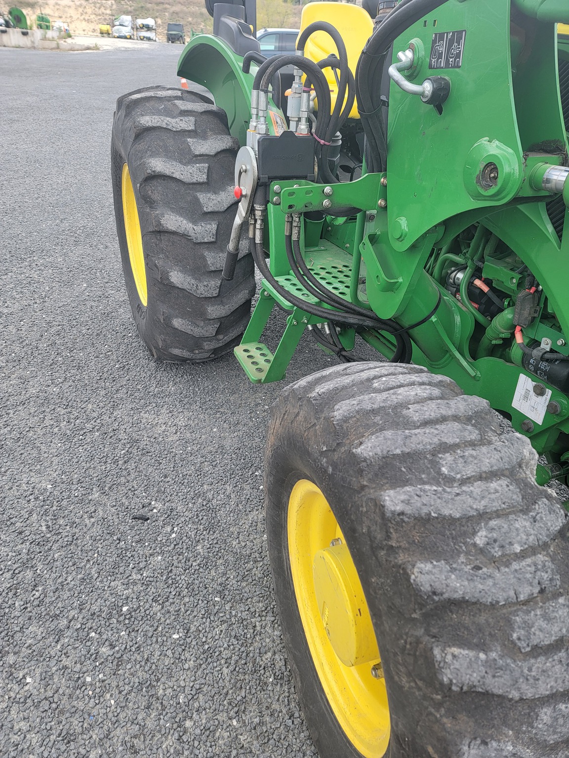2015 John Deere 5065E Image 6