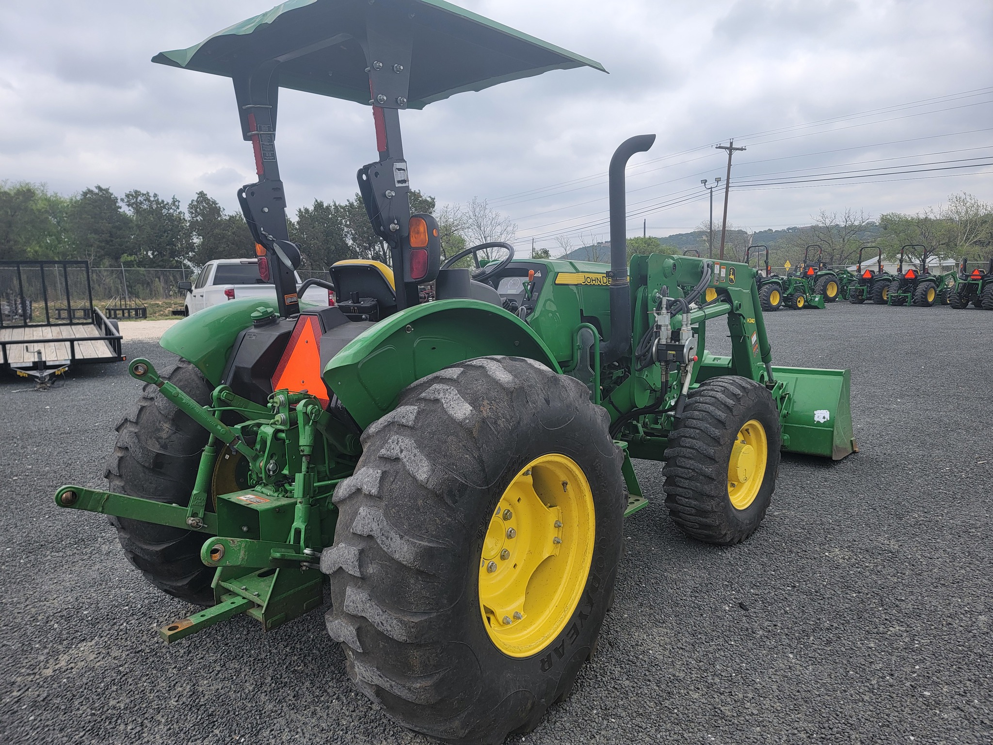 2015 John Deere 5065E Image 7