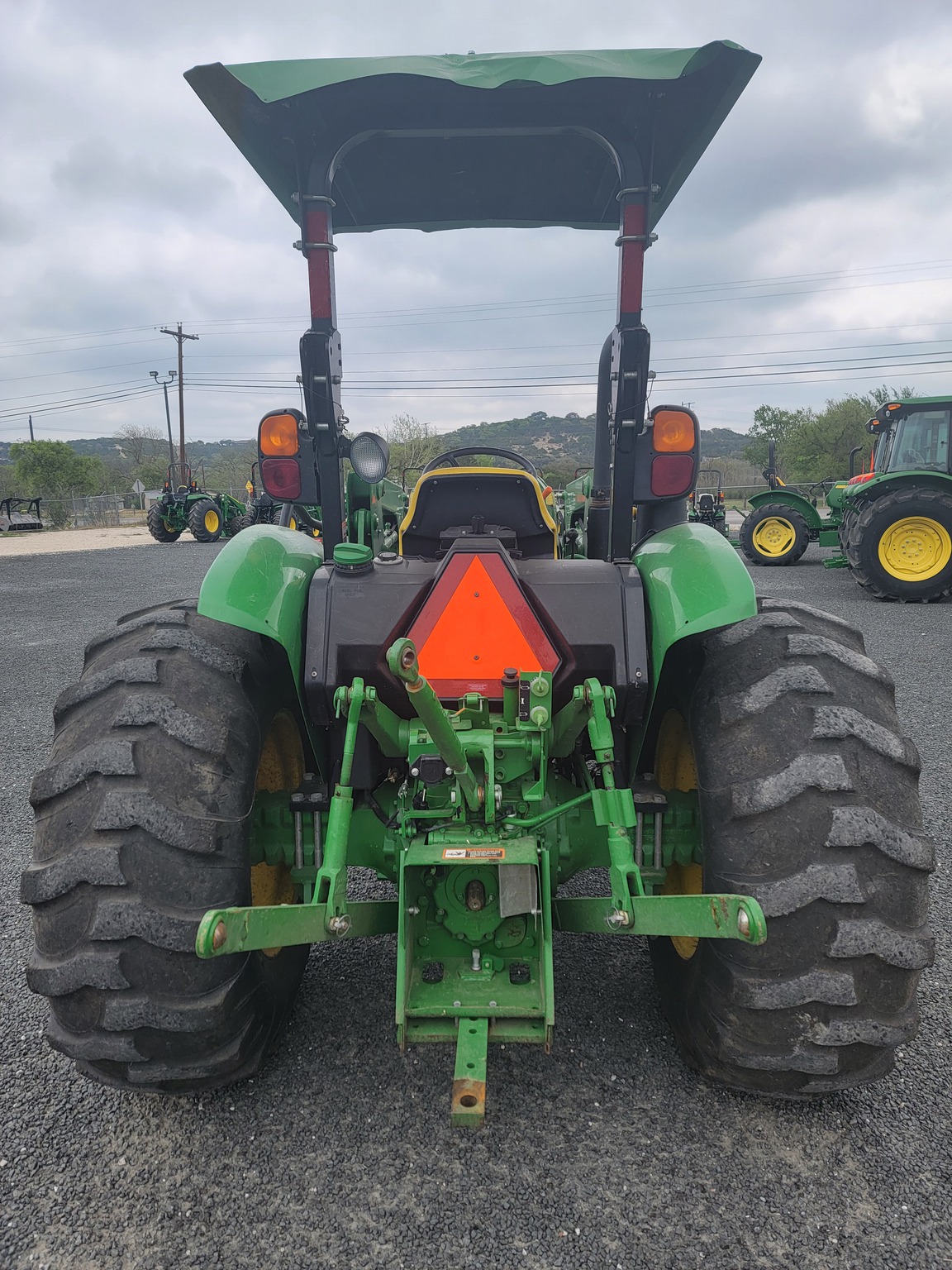 2015 John Deere 5065E Image 8