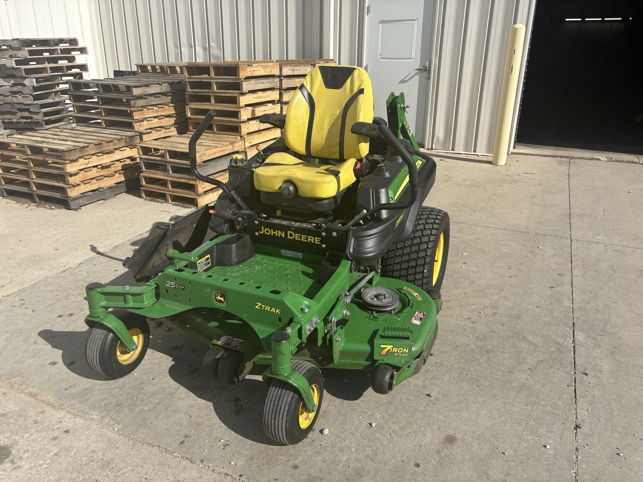  2022 John Deere Z930M at Heritage Tractor in Kewanee, IL