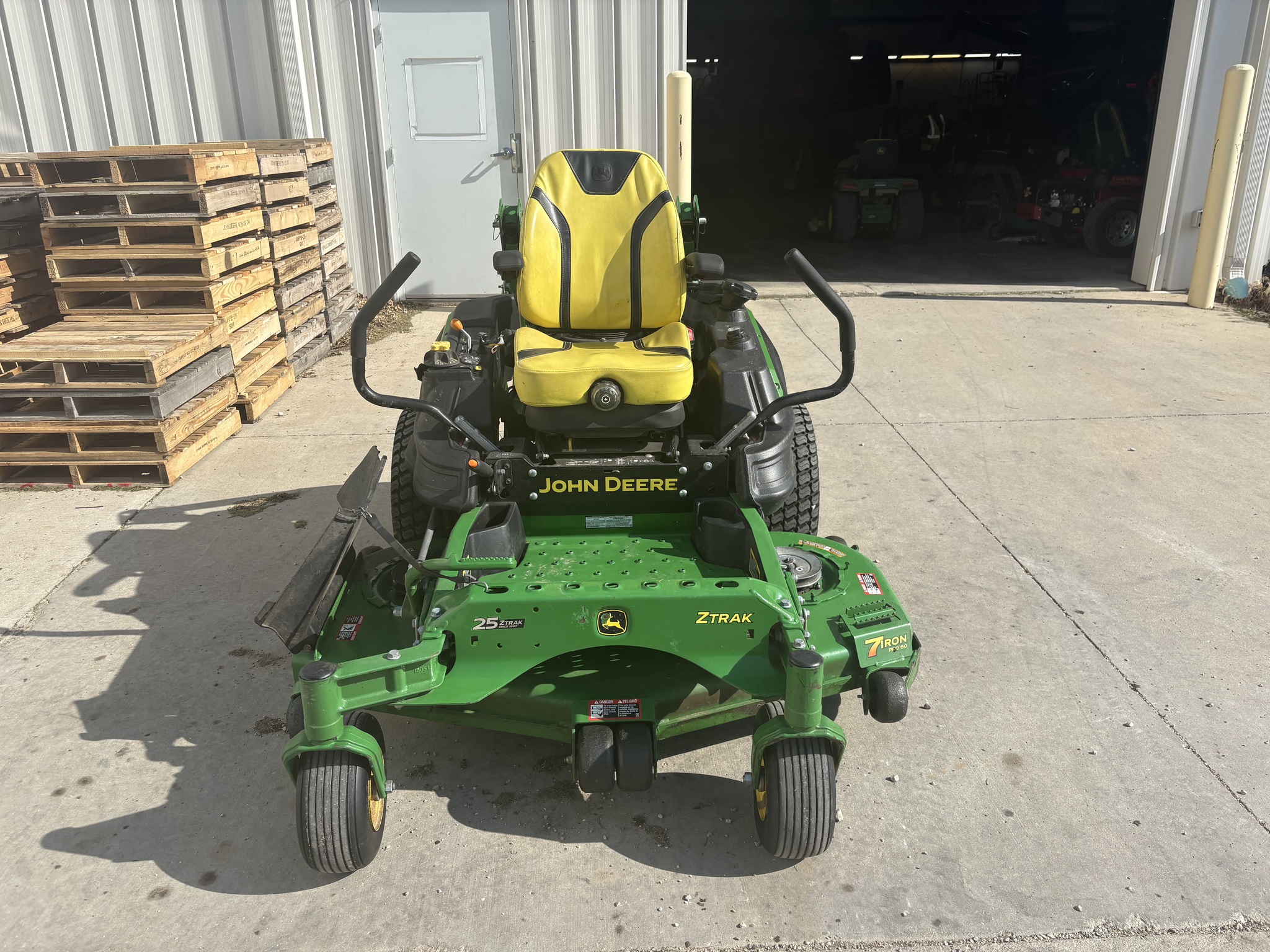  2022 John Deere Z930M at Heritage Tractor in Kewanee, IL