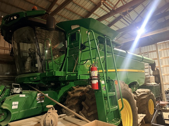 Photo of 2017 John Deere S670