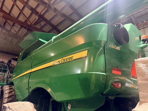 Photo of 2017 John Deere S670