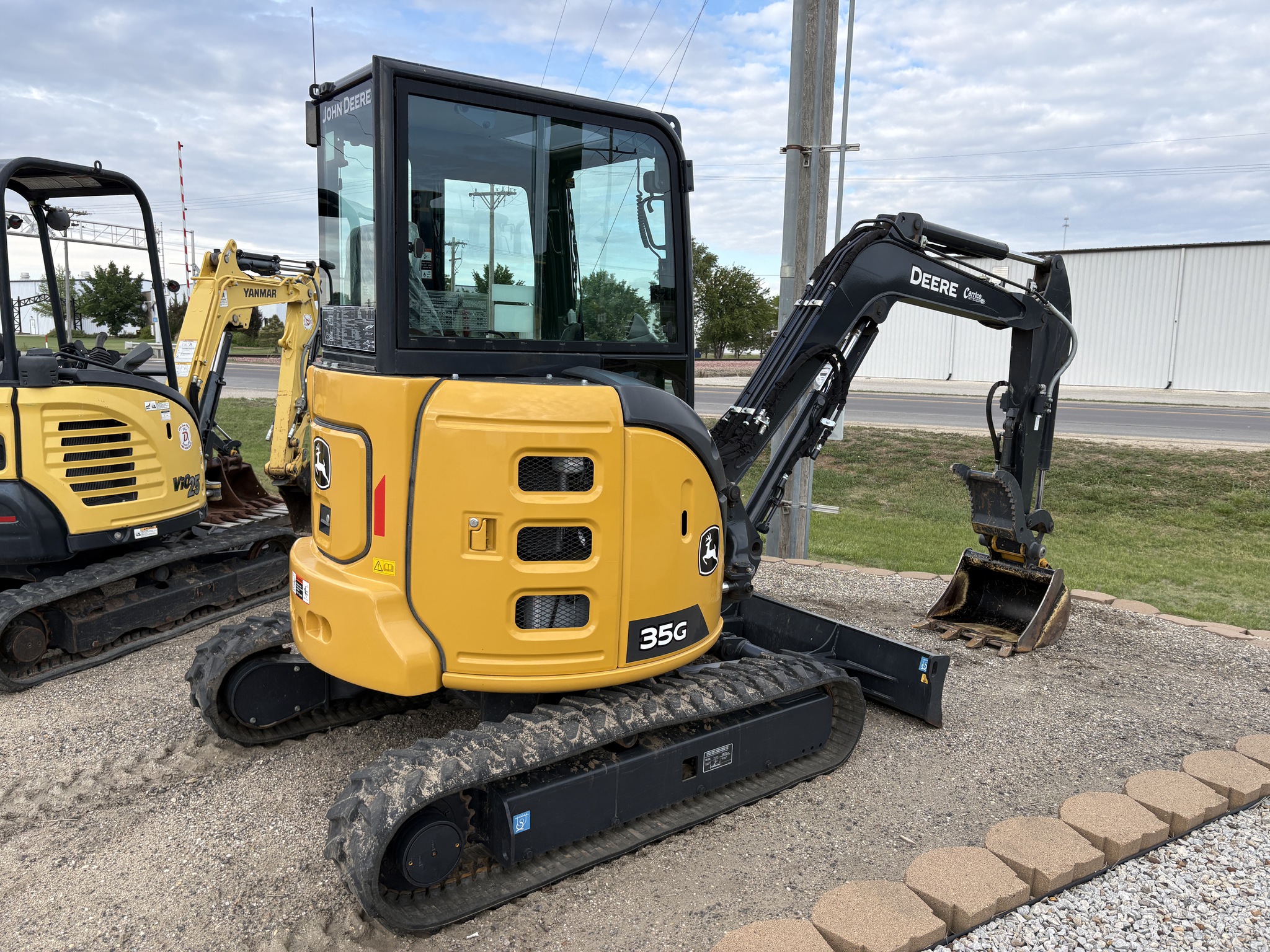 2023 John Deere 35G Image 3