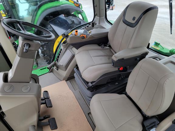 2025 John Deere 8R 310 - Photo16