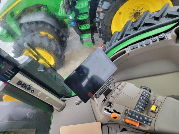 2025 John Deere 8R 310 - Photo17