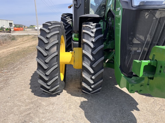 2025 John Deere 8R 310 - Photo14