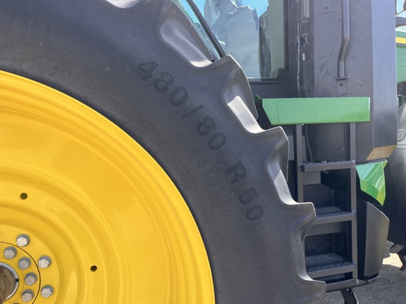 2025 John Deere 8R 310 - Photo16