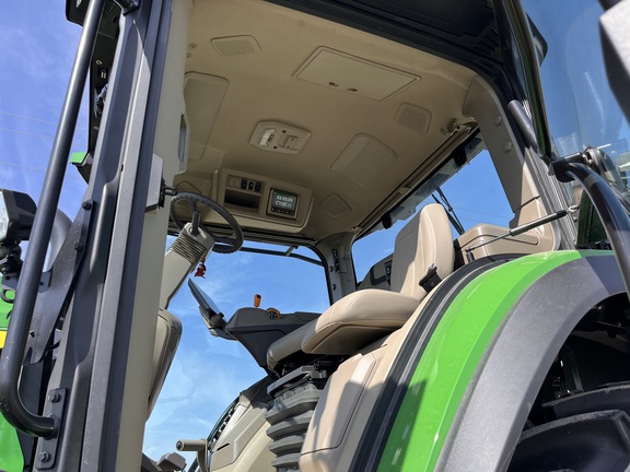 2025 John Deere 8R 310 - Photo33