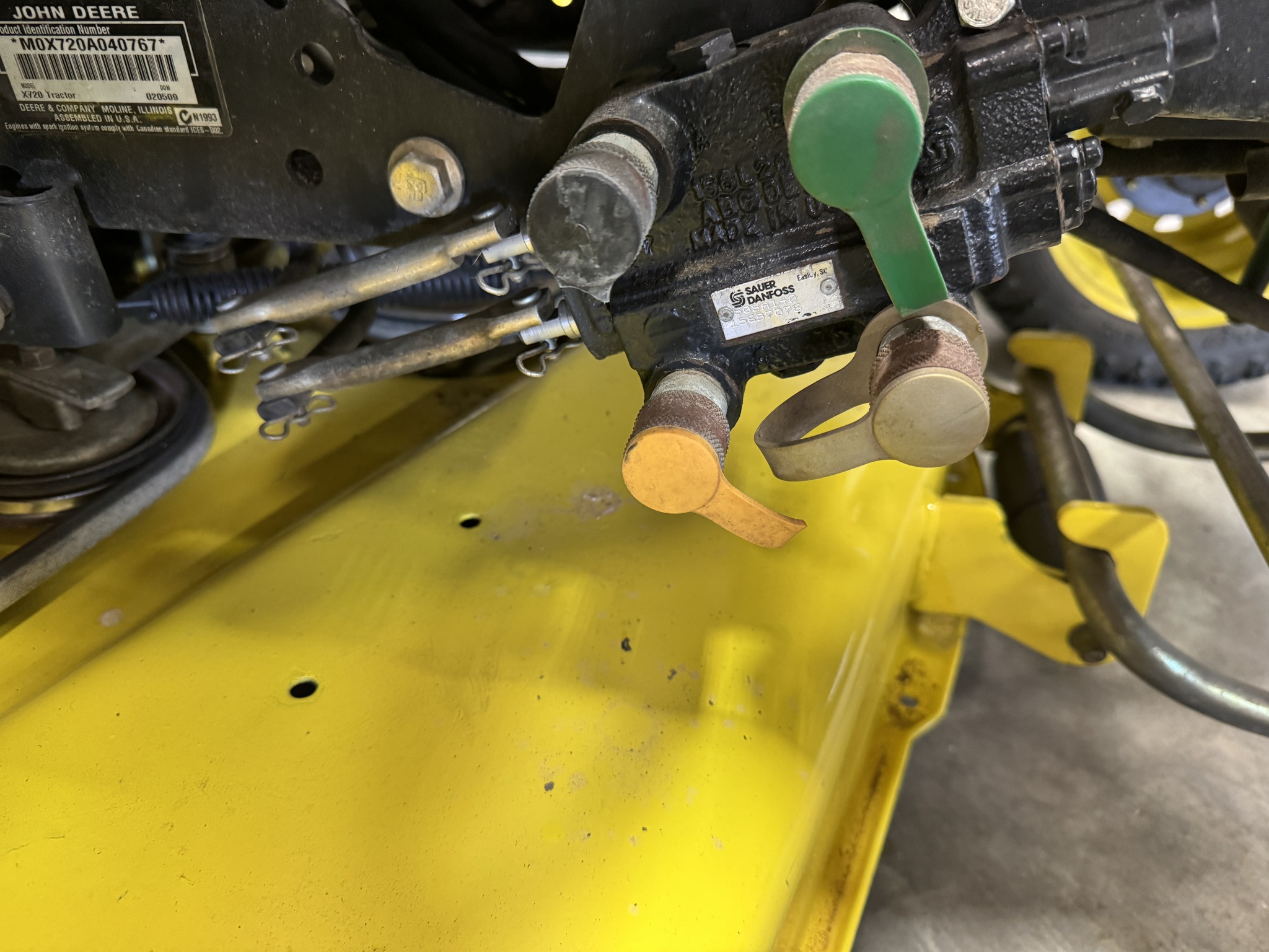 2009 John Deere X720 Image 13