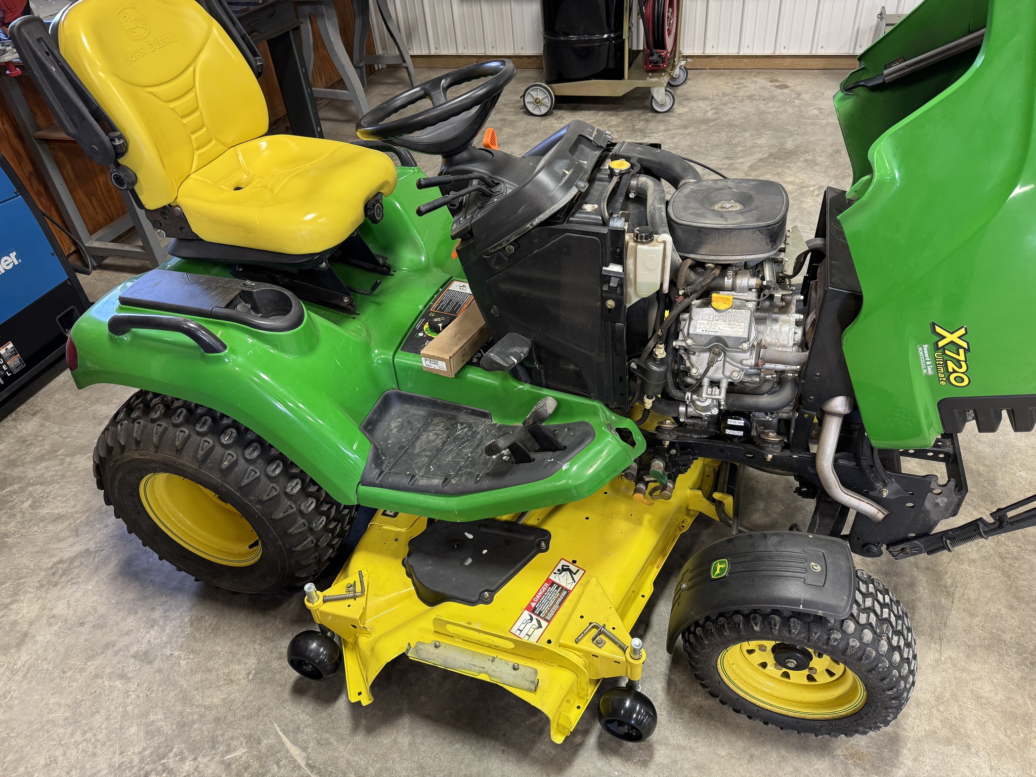 2009 John Deere X720 Image 14