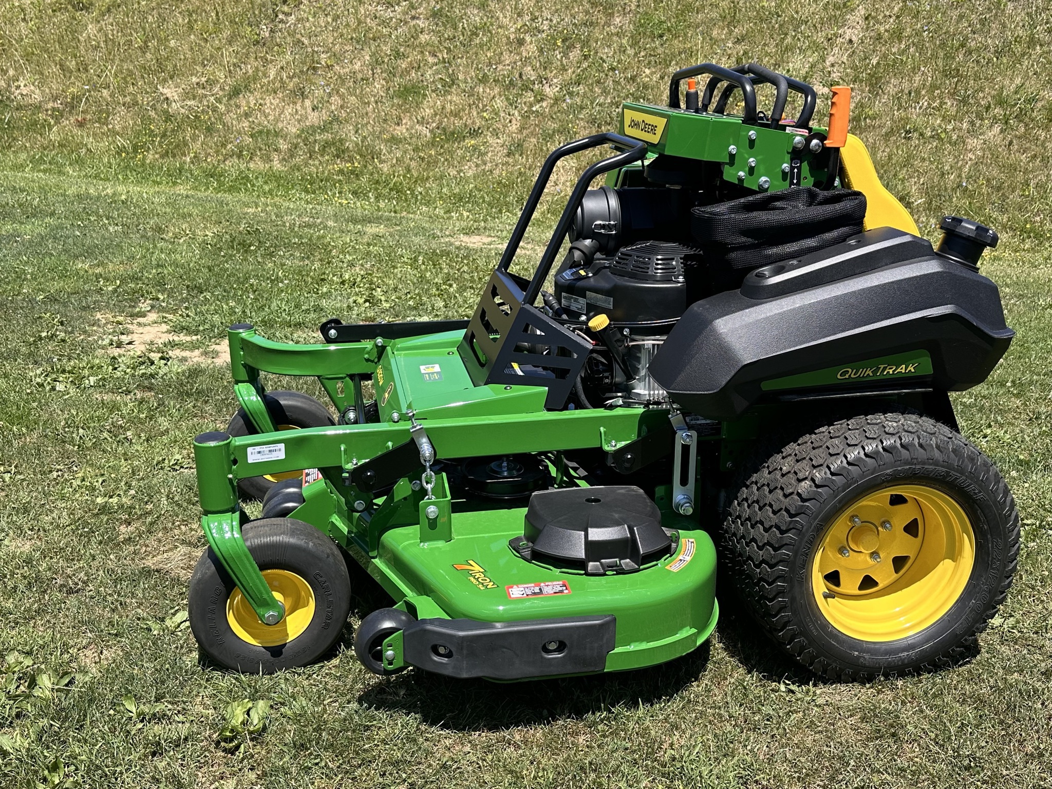 2026 John Deere Q820M Image 3