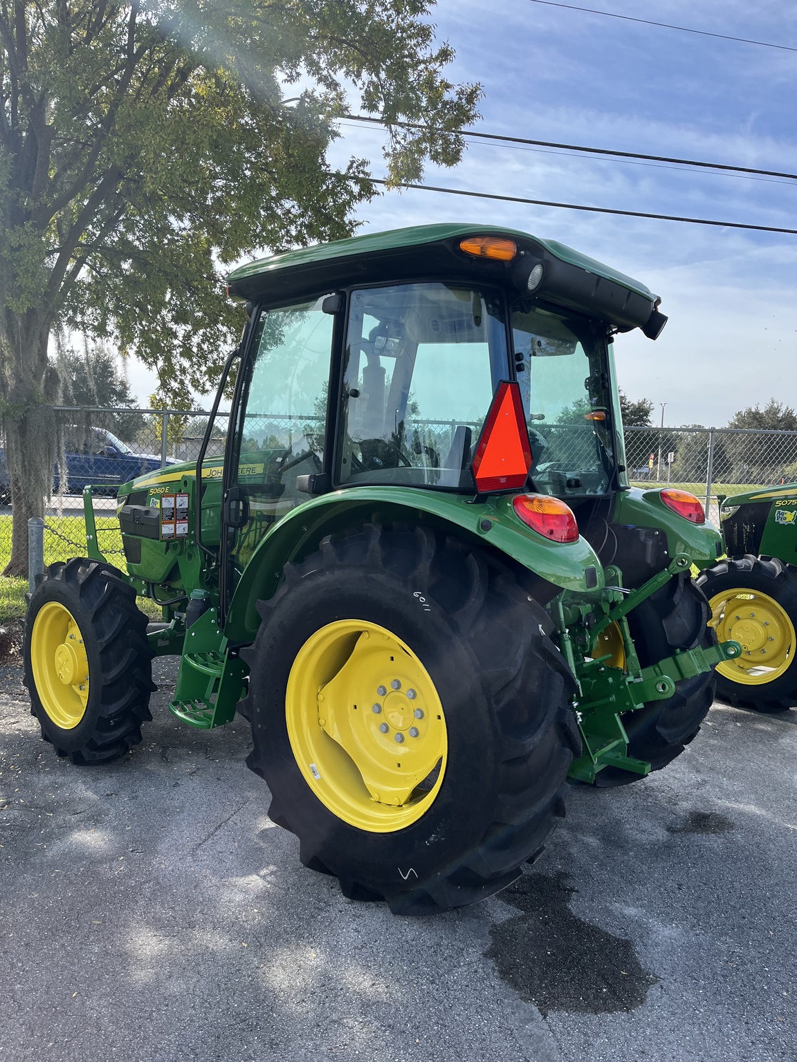 John Deere 5060E Image 2