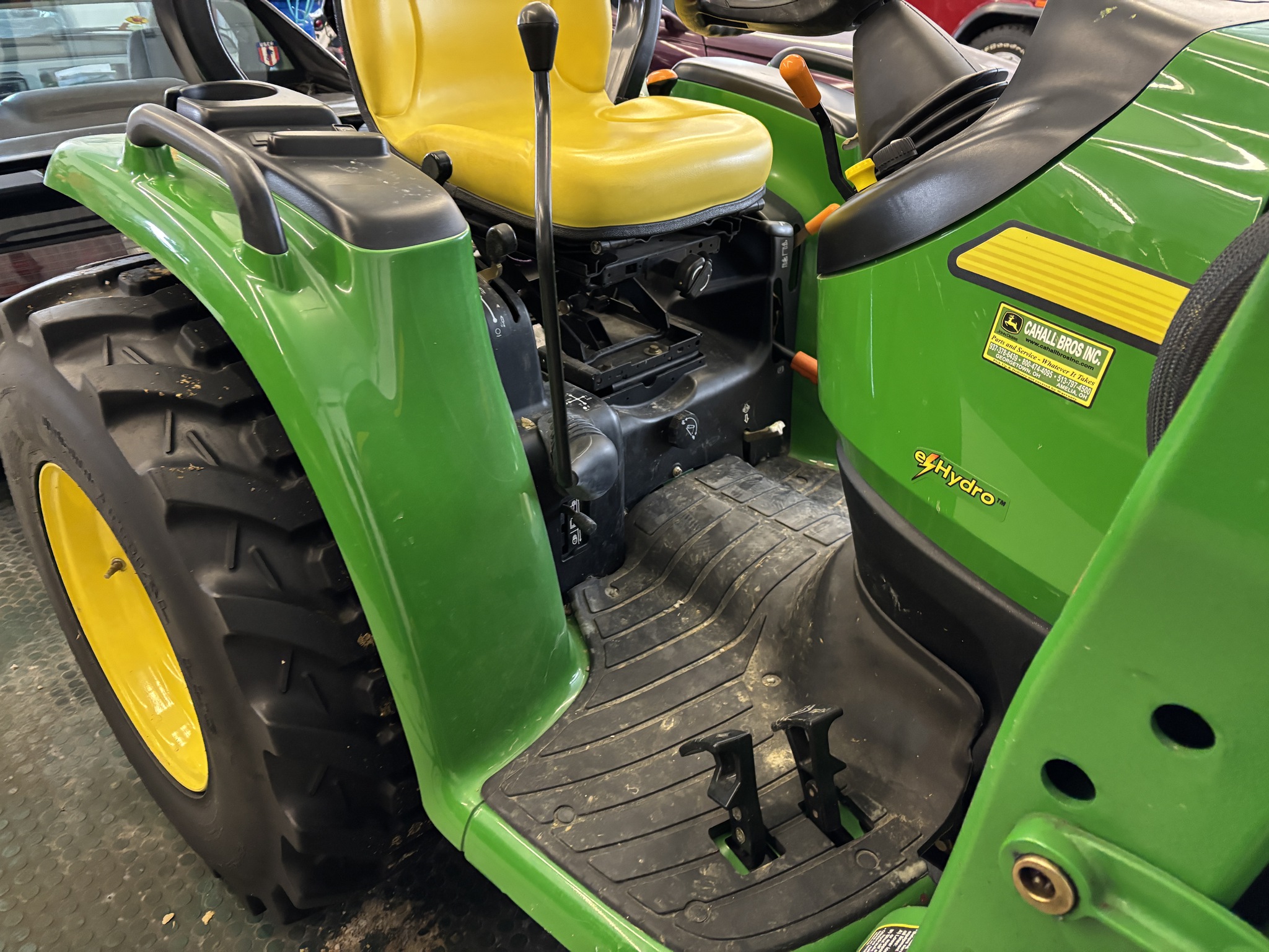 Used 2006 John Deere 3520 Compact Utility Tractors at Koenig Equipment in Lebanon, OH - PhotoXL7